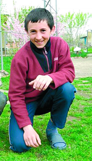 Тиждень шукають восьмикласника Володимира Кабанова з райцент­ру Вільшанка Кіровоградської області. Він утік від прийомних батьків, з якими прожив понад рік