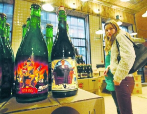 Етикетки до пляшок пива із зображенням Барака Обами й Володимира Путіна намалював київський художник Андрій Єрмоленко