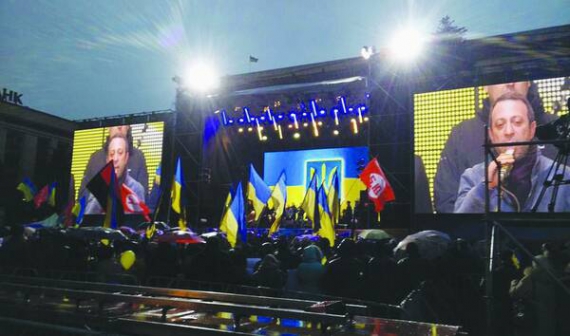 Геннадій Корбан, колишній заступник голови Дніпропетровської облдержадміністрації, виступає на мітингу ”За єдність країни” 28 березня у Дніпропетровську. Порядок у місті забезпечували близько 800 правоохоронців