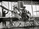 Вашингтон, округ Колумбія, 1911 рік. Сеньорита Lenore Riviero і Antony Jannus готові до вильоту.