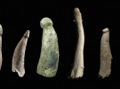 12 000 років до н.е. До наших днів дожили кілька кам'яних фалоімітаторів з пірсингом, шрамами та татуюваннями.