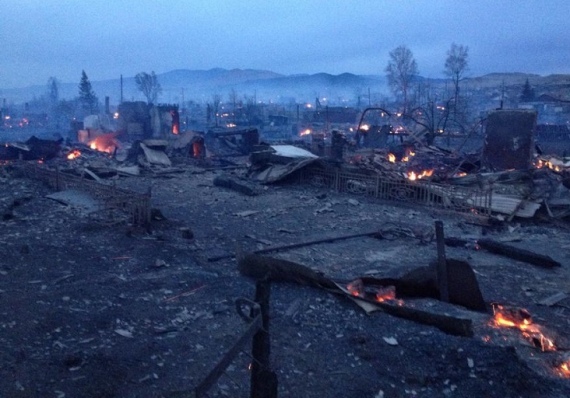 Пожежа в Хакасії. Внаслідок лісових пожеж вигоріло більше 20 населених пунктів, загинуло щонайменше 15 людей. Селище Шира, Росія, 12 квітня 2015