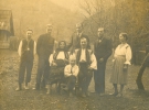 Родители, братья и сестра Ивана Рознийчука (стоит в центре)