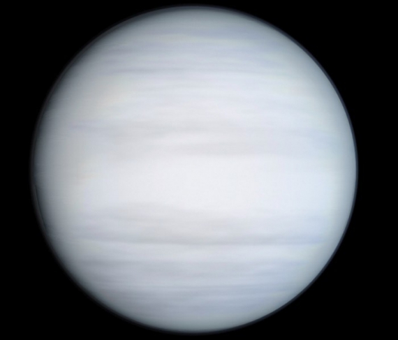 Kepler-47c: будинок татуінскіх подвійних заходів. Можливо, однією з найбільш знакових сцен з епізоду «Зоряні війни: Нова надія» є вселяючий страх подвійний захід на Татуїні, рідній планеті Люка Скайуокера. Ця сцена викликає мурашки по шкірі у всіх кіноманів. Виявляється, подібний світ може існувати насправді. У 2012 році астрономи виявили Кеплер-47с - екзопланету на відстані майже в 5000 світлових років від Землі. Ця планета знаходиться в межах «житлової зони» подвійний зоряної системи Kepler-47, і, враховуючи її орбіту, що проходить між двох зірок, на ній можуть бути красиві подвійні заходи сонця Татуїна. На жаль, незважаючи на розташування в «житловій зоні», передбачається, що Kepler-47c є непридатним для проживання газовим гігантом.