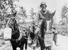 Лошадь и немецкий солдат в маске, 1917