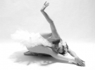 Балерина Майя Плісецька виконує ”Вмираючого лебедя” у ”Лебединому озері”