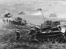 Радянські танки і десант ідуть у бій за станцію Роздільна біля Одеси, 1 червня 1944 року