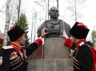 Памятник Путину-императору. Ленинградская область, Россия, 16 мая 2015