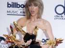 Певица Тэйлор Свифт и ее восемь премий Billboard Music Awards. Лас-Вегас,  17 мая 2015