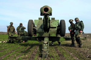 Артилерійські навчання бійців батальйону ”Азов” у селі Урзуф за 43 кілометри на захід від Маріуполя, 19 березня 2015 року
