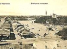 Панорама Соборної площі  старого міста Черкаси, де видно будку для торгівлі питною водою (фото з архіву КП «Черкасиводоканал»)