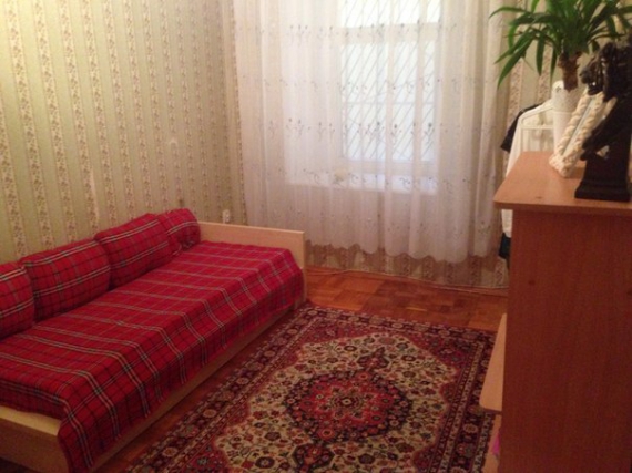 4,5 тысяч гривен хотят владельцы за аренду однокомнатной квартиры в Голосеевском районе Киева.