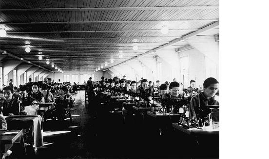 Табір Равенсбрюк, текстильне виробництво.