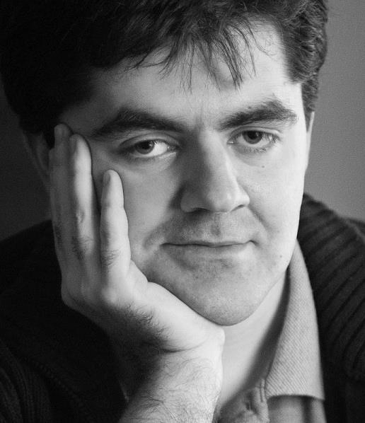 Сергій Оснач , 35 років. Проживає в Києві. Громадський діяч, член Експертної Комісії з питань розповсюдження і демонстрування фільмів, активіст Громадянського руху "Відсіч". Є одним із засновників ініціативи "Бойкот російського кіно".