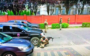 Бійці ”Правого сектора” в Мукачевому на Закарпатті у протистоянні із силовиками застосовували автомати Калашникова, кулемети та гранатомети