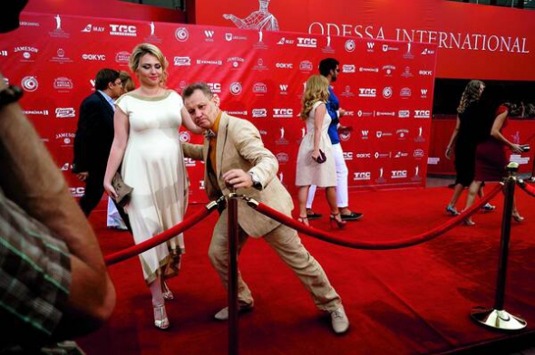 Актор Георгій Делієв на червону доріжку Одеського кінофестивалю 10 липня прийшов із вагітною дружиною Катериною