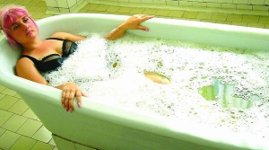 У ”Медоборах” приймають лікувальні ванни. Ванна з пивом омолоджує шкіру, тому жінки часто замовляють цю процедуру