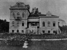 Вілла Михайла Грушевського у 1903 р. (на передньому плані Катерина Грушевська).