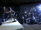 Топ-менеджери корпорації Toshiba вибачаються перед журналістами за свої махінації. Токіо, 21 липня 2015