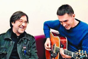 Російські рокери Юрій Шевчук (ліворуч) та В’ячеслав Бутусов записали разом пісню ”Осінь панує” українською мовою