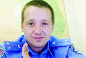 Дільничний міліціонер із Харкова Віктор Захаров і напарник знесли літню жінку з чет­вер­того ­поверху
