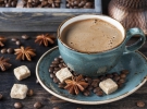 Кава зі спеціями (Марокко). Суміш спецій на кшталт насіння сезаму, чорного перцю і мускатного горіха з кавовими бобами перемелюється, і виходить ... дійсно сильний напій.