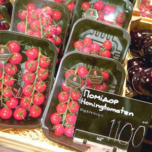 Кілограм нідерландських органічних помідорів у столичному магазині коштує 1100 гривень. У Європі вирощені без хімії овочі та фрукти — удвічі-втричі дешевші. В супермаркетах для них є окремі полиці