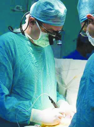 Кардіохірург Василь Лазоришинець оперує вади серця немовлятам п’ятий рік. Щороку в Україні таких народжується ­близько 300