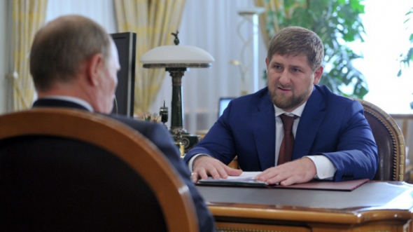 В июле этого года Кадыров заявлял, что все чеченские "добровольцы" вернулись из Донбасса в РФ. Военное присутствие России в регионе отрицает.