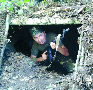 Полковник Іван Без’язиков служив начальником розвідки 8-го армійського корпусу в Житомирі. Потрапив у полон торік 16 серпня на Донеччині. Пішов із білим прапором до терористів, щоб забрати поранених і вбитих після бою