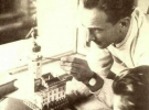 Януш Вітвіцький у процесі роботи над панорамою. Фото 1930-х років