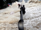 Приливная волна на реке Цяньтан, Китай, 29 сентября 2015
