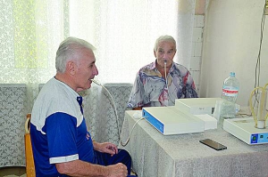 У санаторії ”Лермонтовський” проводять сеанси синглетно-кисневої терапії. Пацієнти вдихають піну з буль­башок кисню і фітонастою