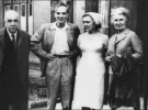В центре — Ландау с супругой, слева — Нильс Бор.