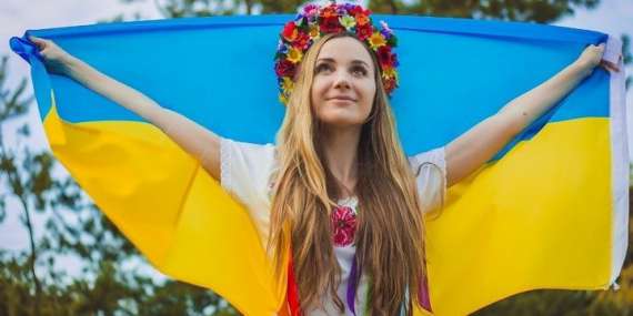 Україна. Якщо ви холостяк, вам завжди раді в Україні - країні фантастично красивих жінок. Країна досить безпечна для подорожей, незважаючи на останні політичні події. Чоловіків тут менше, ніж жінок, тому вам не складе особливих труднощів знайти собі супутницю життя.
