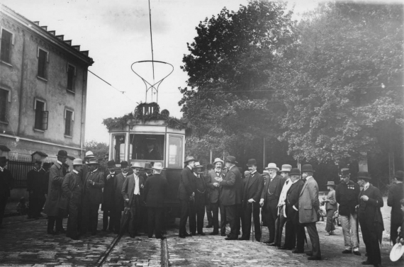 Урочисте відкриття трамвайного маршруту UL на Високий замок. Фото 1910 року
