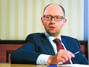 Прем’єр-міністр Арсеній Яценюк: ”Компанії, що представляють стратегічний інтерес для держави, залишаться в державній власності. Все інше має публічно продатися на аукціонах. Щоб залучити іноземного інвестора, збільшити кількість робочих місць, підняти економіку й надати соціальний пакет для працівників цих компаній”