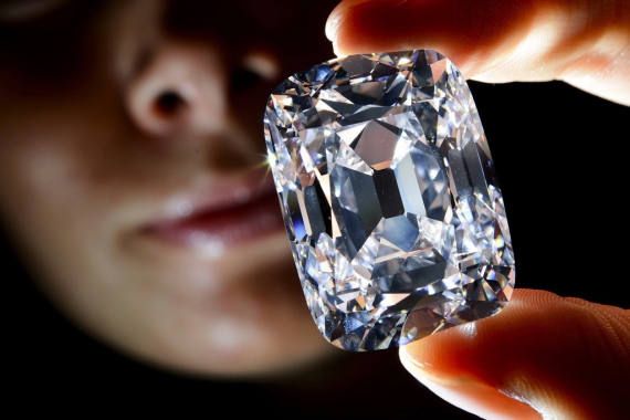 «Эрцгерцог Иосиф» — 21,5 млн долларов. 76-каратный бесцветный бриллиант огранки «прямоугольный кушон» был продан за 21,5 млн долларов на женевском аукционе драгоценных камней Christie’s в ноябре 2012 года. Первоначально алмаз был найден на алмазных рудниках Голконды в Индии. Предыдущим владельцем «Эрцгерцога Иосифа» в течение 13 лет был Альфредо Молина, гендиректор ювелирной компании Black, Starr & Frost jewelers.