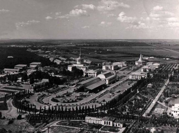 ВДНГ, 1959 рік. Вдалині місце, де побудують Теремки.