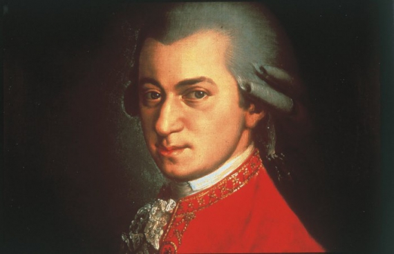 Вольфганг Амадей Моцарт увійшов в історію як один з найвеличніших композиторів. При цьому про його еротичні фантазії згадують мало. Збереглися листи, в яких він ділився з кузиною своїми копро-фантазіями. А ще композитор, який подарував світу світу "Реквієм", "Симфонію №40" і безліч інших геніальних творів, написав 5 неприкрито вульгарних канонів для друзів. Найбільш відомим з них був "Leck mir den Arsch fein recht schön sauber" ("Вилижи мій зад старанно і дочиста"). Після смерті Моцарта цей твір було опубліковано під назвою "Радіймо".