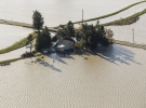 Стэнвуд (штат Вашингтон, США). Из-за шторма местная река вышла из берегов. 185000 домовладений остались без электричества. 19 ноября 2015