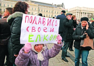 30 листопада. Протест на Майдані після першої спроби комунальників установити каркас головної ялинки