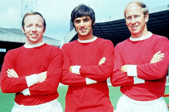 Легендарные атакующие трио (слева направо) Денис Лоу, Джордж Бест, Бобби Чарльтон