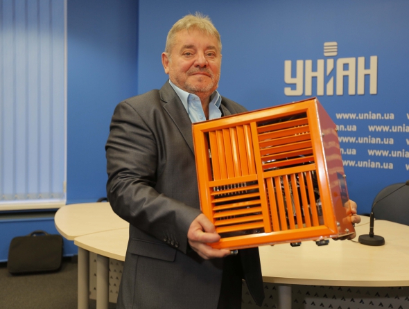 Сергій Петров, презентує тепловентилятор «Квантум Електрик»