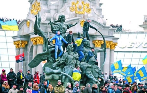 1 грудня 2013 року українці вийшли на вулиці в знак протесту проти побиття студентів 30 листопада. Тоді 290 бійців спецпідрозділу ­”Беркут” уночі жорстоко побили активістів біля стели Незалежності.