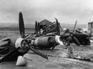 Обломки американских самолетов после японской атаки на Перл-Харбор.