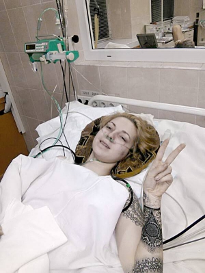 Волонтерка Яна Зінкевич після аварії має переламані ребра, хребет і численні подряпини