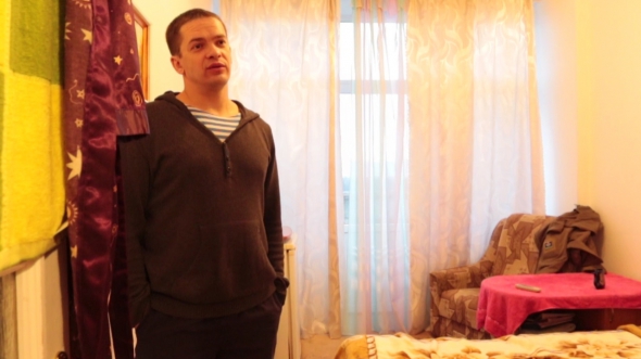 Віталій П'ясецький у кімнаті санаторію "Кристал"