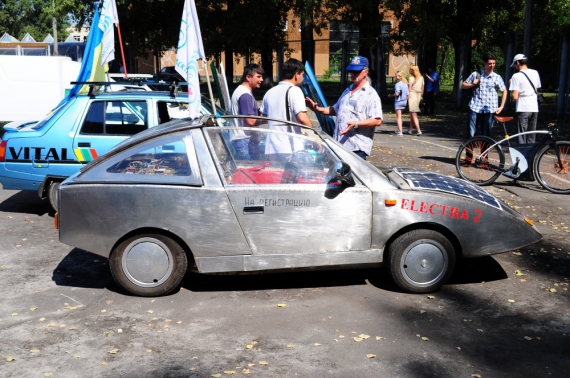 Столичний винахідник створив ультраекономічний саморобний електромобіль