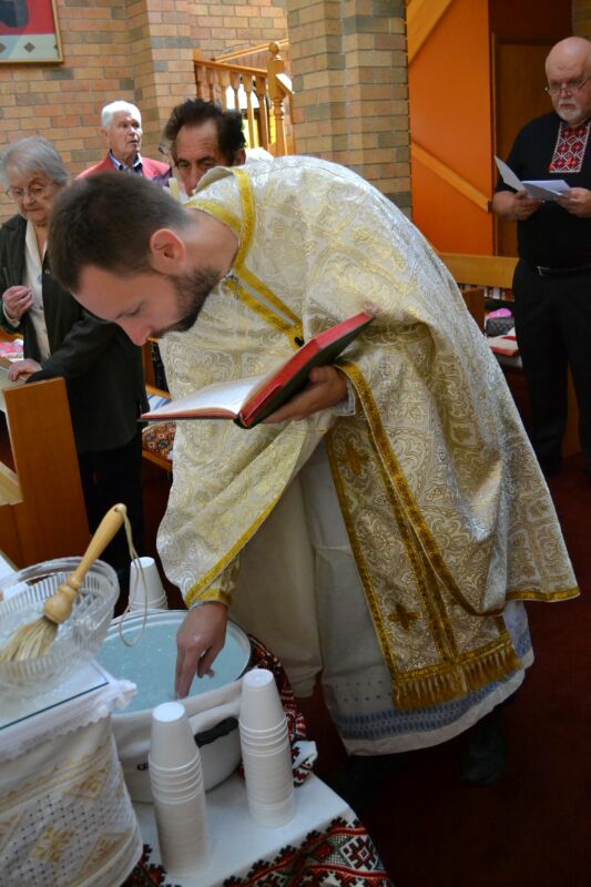 Участь у святковому богослужінні взяв настоятель Української церкви Канберра отець Михайло Соломко